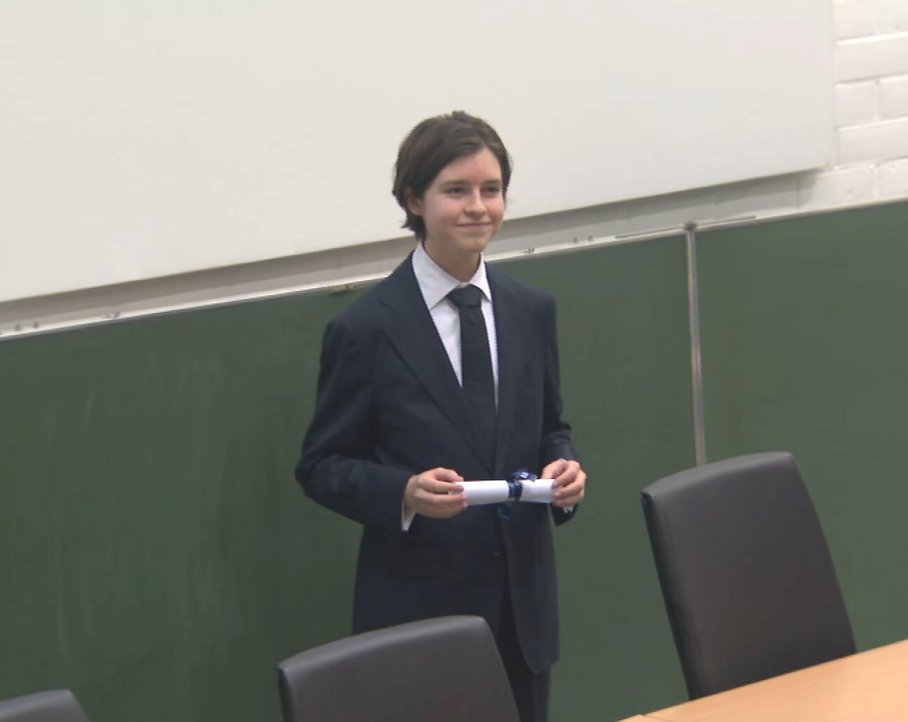 过目不忘 智商高达145！比利时15岁少年获量子物理博士学位