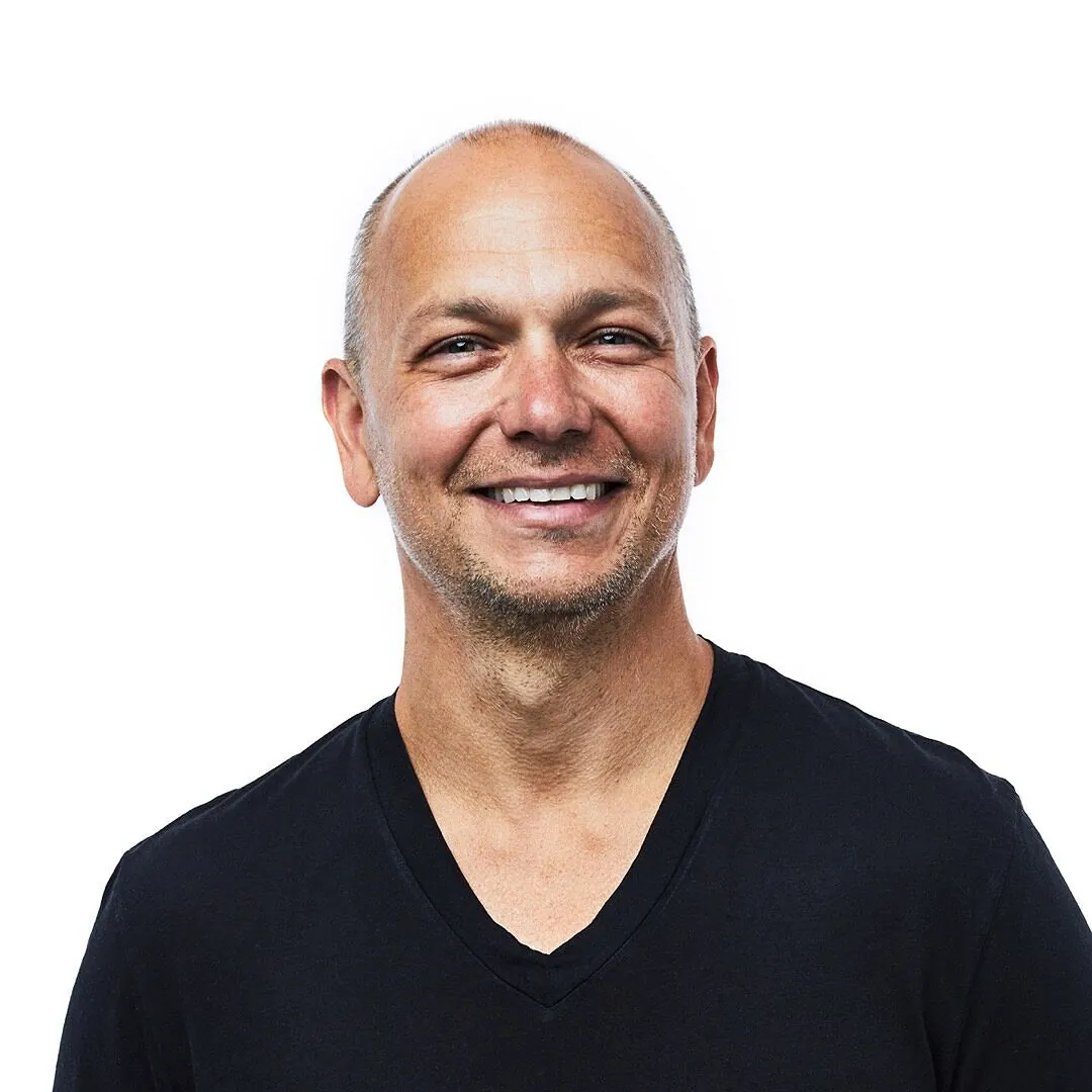 “iPod 之父”Tony Fadell 炮轰苹果 AI 营销：不再务实、噱头满满