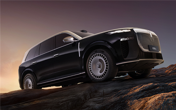 全尺寸旗舰SUV、国产“迈巴赫GLS”!岚图泰山内饰官图公布