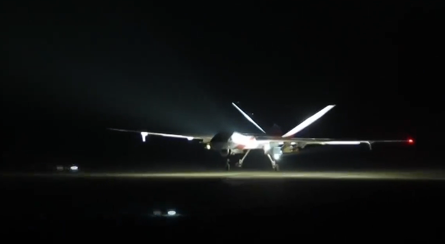 12架“云影”“翼龙”无人机集群亮相，国产中大型无人机首次公开展示