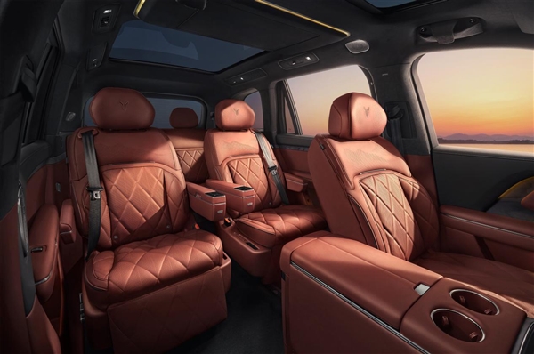 全尺寸旗舰SUV、国产“迈巴赫GLS”!岚图泰山内饰官图公布