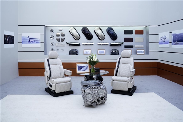 全尺寸旗舰SUV、国产“迈巴赫GLS”!岚图泰山内饰官图公布