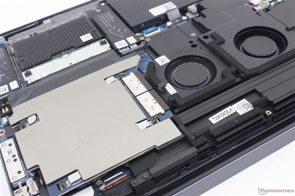 NVIDIA RTX PRO 5000专业显卡首测：居然搭配128GB CAMM2内存