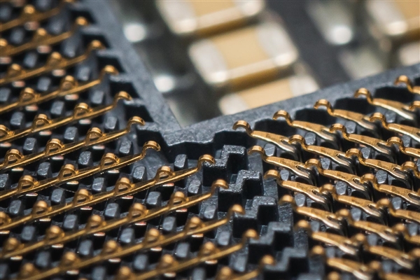 英伟达中国市场降至零!黄仁勋承认美国封锁推动中国芯片爆发:华为等国产算力崛起