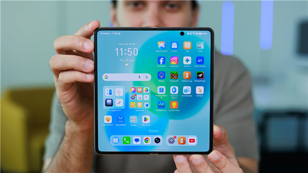 首款骁龙8E5大折叠+机器人手机 荣耀MWC2026双旗舰来了