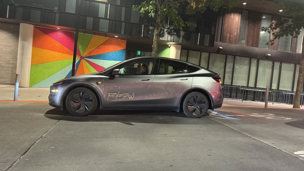 Knoway Robotaxi在游戏中引发的混乱场景